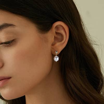925 Sterling Silver Gold Plated White Freshwater Pearl Stud Earrings detail 4