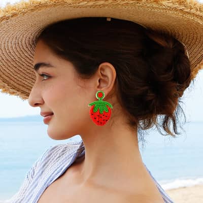 Summer Hand-Woven Seed Earrings Strawberry Design Bohemian Tassel detail 4