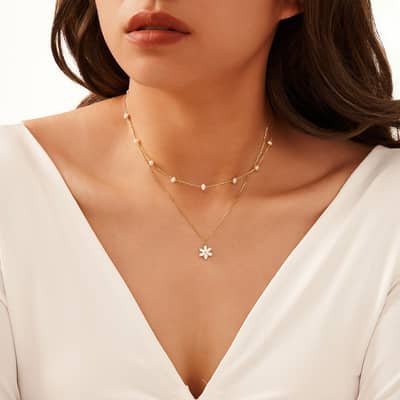 Dainty Pearl Layering Necklace Delicate Minimalist Flower Pendant detail 3