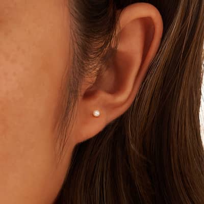 2.5-3mm Simple Real Freshwater Pearl Stud Earrings 925 Sterling Silver White Pearl detail 2