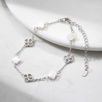 Lucky Shell Pearl Clover Bracelet 925 Silver Rhodium Plated White Pearl Four Leaf Clover detail 1