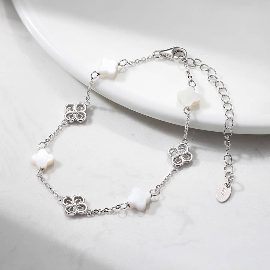 Lucky Shell Pearl Clover Bracelet 925 Silver Rhodium Plated White Pearl Four Leaf Clover - main