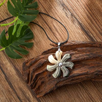 Fashion Big Sea Turtle Flower Leaf Leather Necklace Men Summer Beach Natural Abalone Shell Pendant Necklace Jewelry detail 2