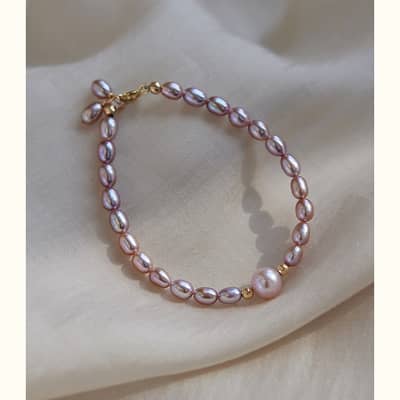 14K Gold Plated Minimalist Pearl Beaded Bracelet With White Purple Freshwater Pearls detail 5