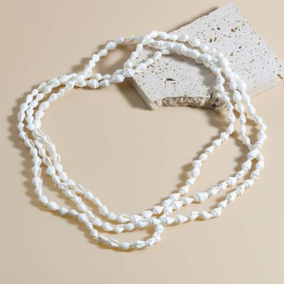 Trendy Long String Shell Chain Necklace detail 1
