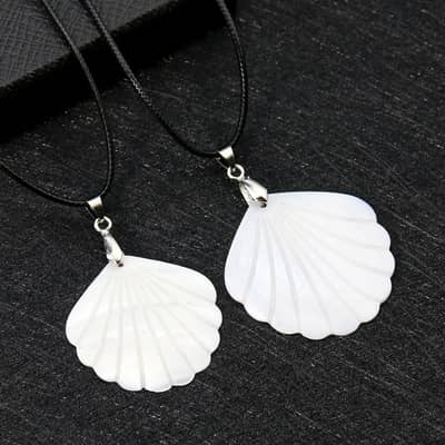 White Mother-of-Pearl Fan Cowry Shell Pendant Necklace Summer detail 2