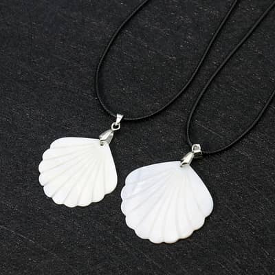 White Mother-of-Pearl Fan Cowry Shell Pendant Necklace Summer detail 3