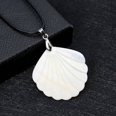 White Mother-of-Pearl Fan Cowry Shell Pendant Necklace Summer detail 4