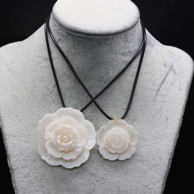 Trendy Multi-Layer White Mother Of Pearl Shell Pendant Choker With Flower Charms detail 3