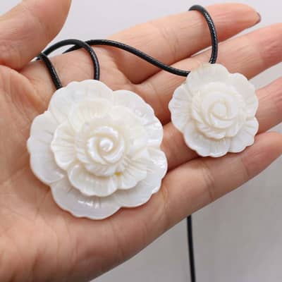 Trendy Multi-Layer White Mother Of Pearl Shell Pendant Choker With Flower Charms detail 4