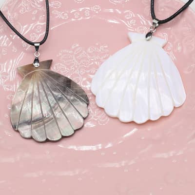 Natural Freshwater Black & White Shell Pendant Necklace Scallop Flower Pattern Gift detail 1
