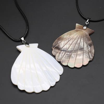 Natural Freshwater Black & White Shell Pendant Necklace Scallop Flower Pattern Gift detail 4