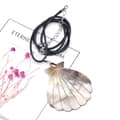 Natural Freshwater Black & White Shell Pendant Necklace Scallop Flower Pattern Gift 6