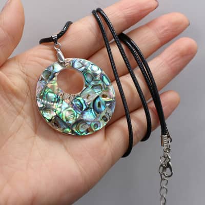 Elegant Natural Mother-Of-Shell Abalone Pendant Water Drop Necklace On Leather Cord detail 2