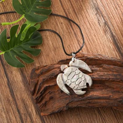 Mother Of Pearl Maori Fish Hook Pendant With Turtle And Monstera Leaf Shell PU Leather String Hawaiian Necklace detail 2