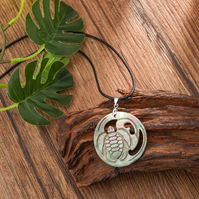 Mother Of Pearl Maori Fish Hook Pendant With Turtle And Monstera Leaf Shell PU Leather String Hawaiian Necklace detail 3
