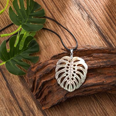 Mother Of Pearl Maori Fish Hook Pendant With Turtle And Monstera Leaf Shell PU Leather String Hawaiian Necklace detail 4