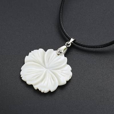 Bohemian Trendy Natural Mother Of Pearl Shell Flower Charm White Dangle Choker Necklace detail 1