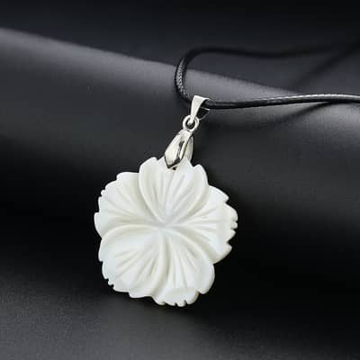 Bohemian Trendy Natural Mother Of Pearl Shell Flower Charm White Dangle Choker Necklace detail 2