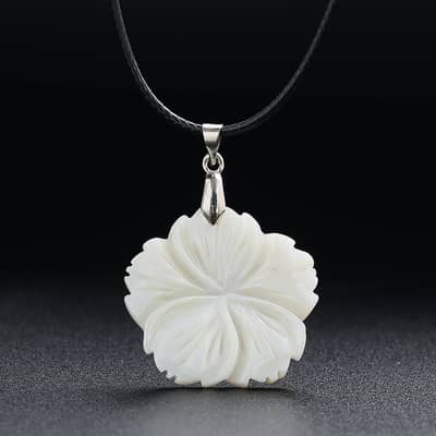 Bohemian Trendy Natural Mother Of Pearl Shell Flower Charm White Dangle Choker Necklace detail 3