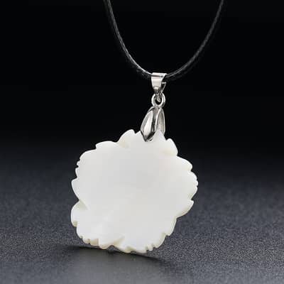 Bohemian Trendy Natural Mother Of Pearl Shell Flower Charm White Dangle Choker Necklace detail 5