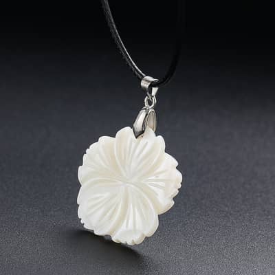 Bohemian Trendy Natural Mother Of Pearl Shell Flower Charm White Dangle Choker Necklace detail 6