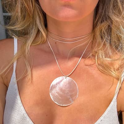 Big White Round Mother-of-Pearl Pendant Necklace Summer Beach detail 1