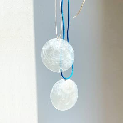 Big White Round Mother-of-Pearl Pendant Necklace Summer Beach detail 2