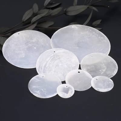 Big White Round Mother-of-Pearl Pendant Necklace Summer Beach detail 6