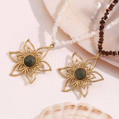 INS Style Petal Pendant Handmade Natural Stone Necklace Stainless Steel Plated 18K Gold Necklace detail 5