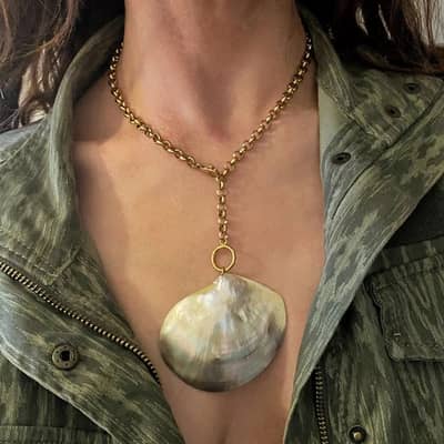 Oversized Natural Seashell Pendant Necklace On Stainless Steel Chain detail 3