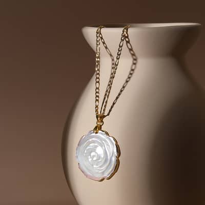 Elegant Natural White Shell Flower Pendant Necklace Silver Gold Copper Chain Daily Jewelry detail 5