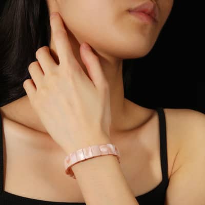 Handmade Natural Colorful Shell Beaded Bracelet Elastic Adjustable Daily Wear detail 4