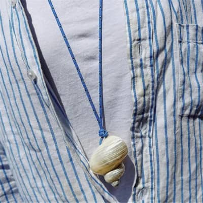 Vacation Conch Shell Bamboo Chain Necklace With Blue Pendant detail 2