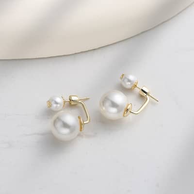 Light Luxury Freshwater Shell Pearl 925 Silver Stud Earrings detail 2
