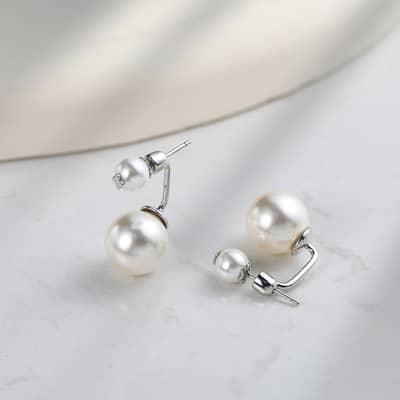 Light Luxury Freshwater Shell Pearl 925 Silver Stud Earrings detail 3