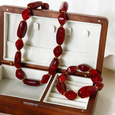 Irregular Dark Red Acrylic Bead Necklace Gold-plated Black Stones Adjustable Beads detail 1