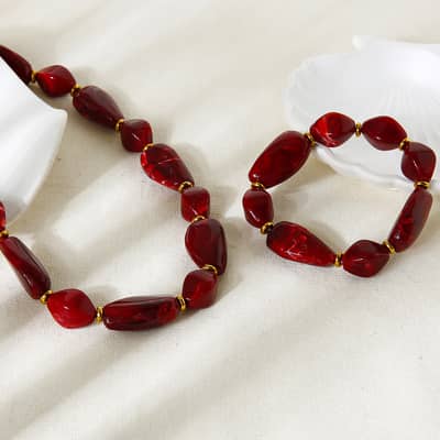 Irregular Dark Red Acrylic Bead Necklace Gold-plated Black Stones Adjustable Beads detail 2