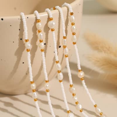 Trendy Natural Pearl Necklace Minimalist Sophisticated Style Beaded Collarbone Chains detail 1