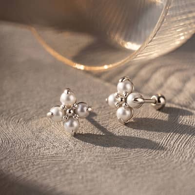 925 Sterling Silver Gold Plated Four-Leaf Clover Natural Freshwater Pearl Screw Back Stud Earrings detail 1