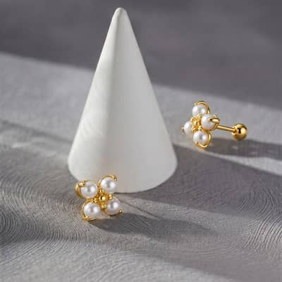 925 Sterling Silver Gold Plated Four-Leaf Clover Natural Freshwater Pearl Screw Back Stud Earrings detail 2