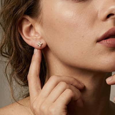925 Sterling Silver Gold Plated Four-Leaf Clover Natural Freshwater Pearl Screw Back Stud Earrings detail 3