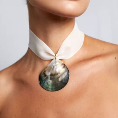 Natural Black Mother Of Pearl Seashell Pendant Choker With Black Pearl Accent detail 5