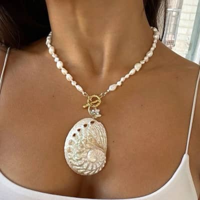 Exaggerated Natural Shell Mosaic Bamboo Clavicle Chain Necklace detail 2