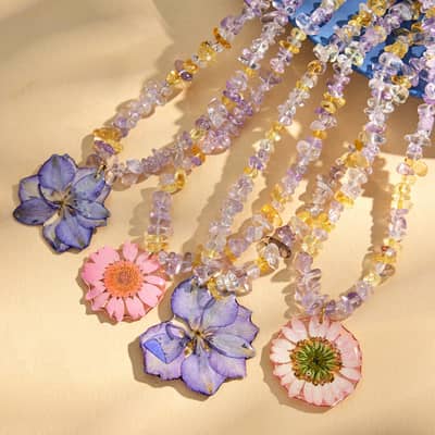 Natural Crystal Resin Dried Flower Pendant Necklace, 18K Gold Waterproof detail 1