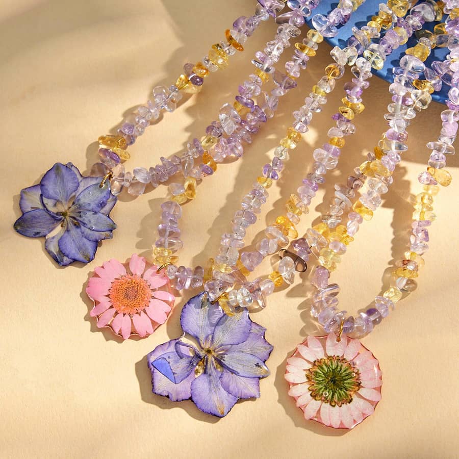 Natural Crystal Resin Dried Flower Pendant Necklace, 18K Gold Waterproof - main