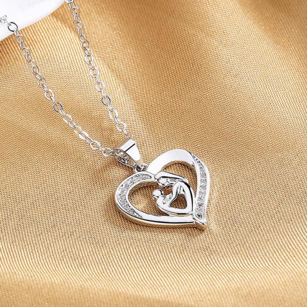 2024 High Quality Micro Inlaid Crystal Fashion Creative love Shaped Necklace for Mother's Gift