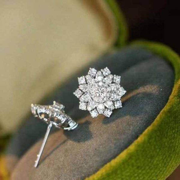 18K Gold 0.86ct Naturl Diamond Stud Earrings Wholesale Fine Jewelry for Women and Ladies Pure Real 18K Gold