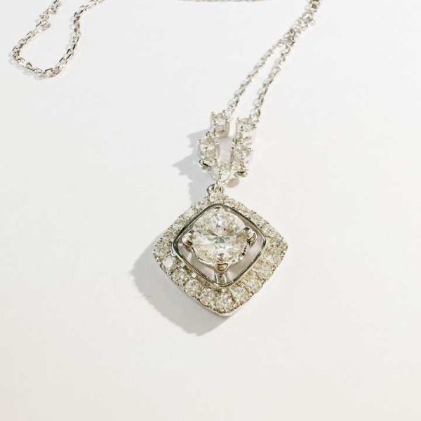 Customized Luxury 18k Gold Diamond Necklaces for Women Dainty Square Diamond Handmade for Anniversary Wedding Banquet