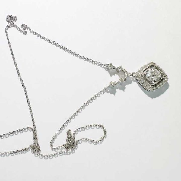 Customized Luxury 18k Gold Diamond Necklaces for Women Dainty Square Diamond Handmade for Anniversary Wedding Banquet